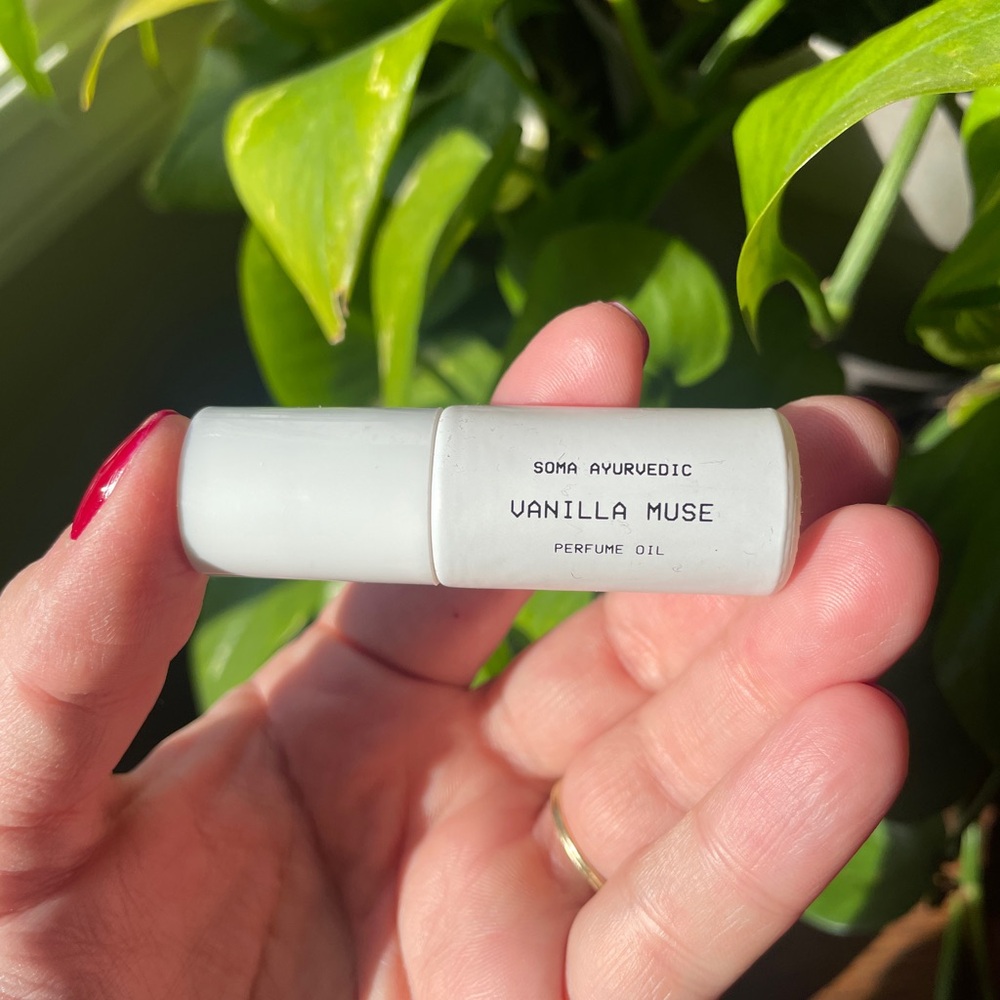 Vanilla Muse Perfume Oil - White